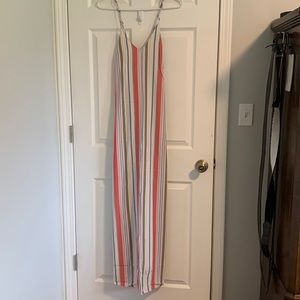 Old Navy Maxi dress- Never worn- Long (6’8)- fits a size 2-6
